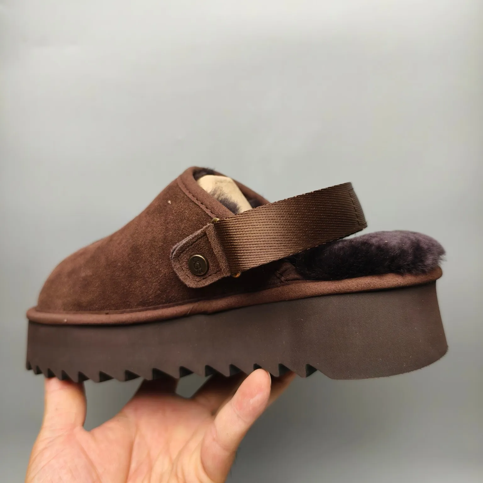 💰440 UGG sheepskin all-in-one snow boots 6734 thick-soled magic buckle dual-purpose slippers Color: Maroon Black Chocolate Matching code: 35-40